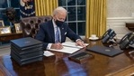 U.S. President Joe Biden signs executive orders in the Oval Office of the White House in Washington, D.C., U.S., on Wednesday.(Bloomberg Photo ) U.S. President Joe Biden signs executive orders in the Oval Office of the White House in Washington, D.C., U.S., on Wednesday.(Bloomberg Photo )