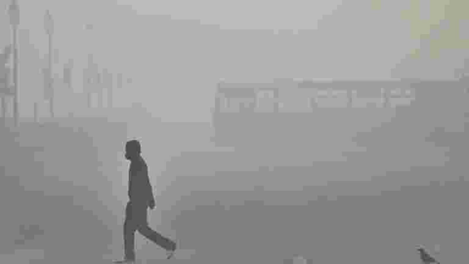 Chill to replace warm, windy days in Delhi from Sunday, air remains ‘poor’ Latest News Delhi