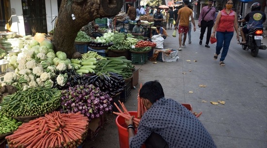 Vegetable shops at Bhandup market in Mumbai. (Satish Bate/Hindustan Times) Vegetable shops at Bhandup market in Mumbai. (Satish Bate/Hindustan Times)