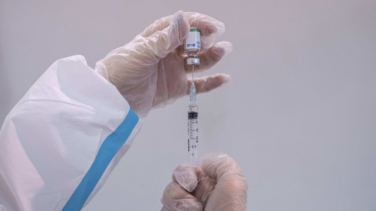 A medical worker fills a syringe with the Chinese Sinopharm vaccine as country begins mass vaccination for the coronavirus disease (COVID-19), in Belgrade, Serbia, January 21, 2021. REUTERS/Marko Djurica (REUTERS)