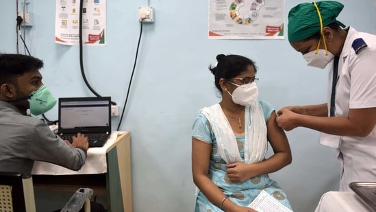 On Thursday, vaccination drives were held in 27 states and union territories covering, a total of 1,92,581 beneficiaries.(Satish Bate/Hindustan Times) On Thursday, vaccination drives were held in 27 states and union territories covering, a total of 1,92,581 beneficiaries.(Satish Bate/Hindustan Times)