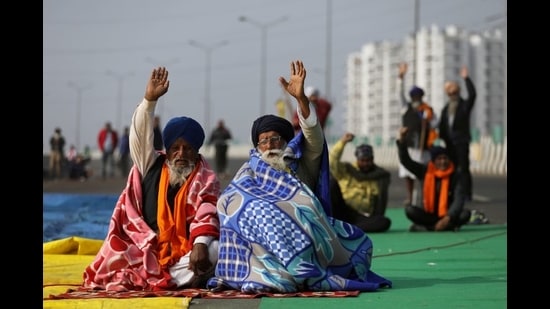 Farmers take part in a protest against the newly passed farm laws on the outskirts of Delhi, December 17, 2020 (REUTERS) Farmers take part in a protest against the newly passed farm laws on the outskirts of Delhi, December 17, 2020 (REUTERS)