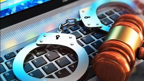 Police have warned codial media users not to send money or share account details with people they meet online. (Getty Images/iStockphoto)