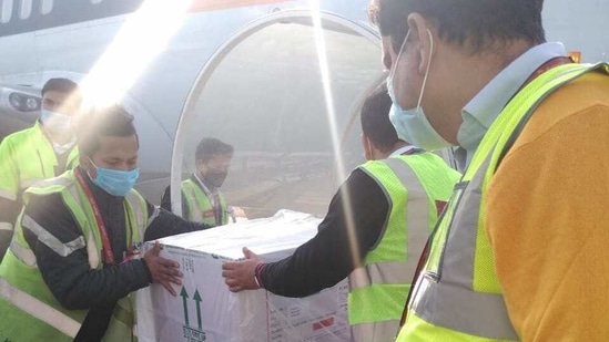Covid-19 vaccines being unloaded from a flight at the Dehradun airport. (HT PHOTO). Covid-19 vaccines being unloaded from a flight at the Dehradun airport. (HT PHOTO).
