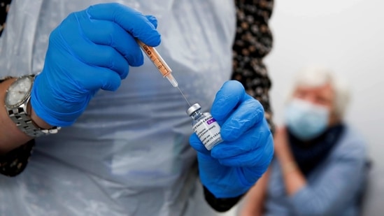 An Oxford spokesman said the university is carefully assessing the impact of new variants on vaccine immunity and evaluating the processes needed for rapid development of adjusted COVID-19 vaccines if these should be necessary.(REUTERS) An Oxford spokesman said the university is carefully assessing the impact of new variants on vaccine immunity and evaluating the processes needed for rapid development of adjusted COVID-19 vaccines if these should be necessary.(REUTERS)