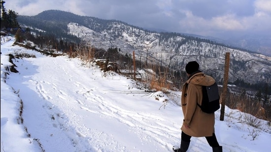 There is likely to be heavy snowfall in parts of Jammu and Kashmir and Himachal Pradesh on January 23, IMD has said. (HT file photo) There is likely to be heavy snowfall in parts of Jammu and Kashmir and Himachal Pradesh on January 23, IMD has said. (HT file photo)