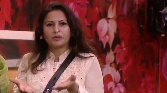 Sonali Phogat again threw food and Rubina and Nikki were angry., (Colors)