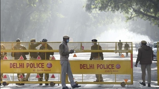According to RP Meena, deputy commissioner of police (southeast), a phone call to the station house officer (SHO) was made by the showroom owner around 11am on Wednesday. (Arvind Yadav/HT PHOTO) According to RP Meena, deputy commissioner of police (southeast), a phone call to the station house officer (SHO) was made by the showroom owner around 11am on Wednesday. (Arvind Yadav/HT PHOTO)