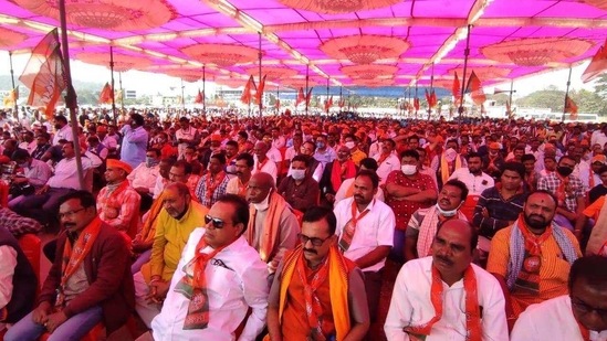 Farmers and BJP workers at a protest meting in Sambalpur in western Odisha.(HT PHOTO) Farmers and BJP workers at a protest meting in Sambalpur in western Odisha.(HT PHOTO)