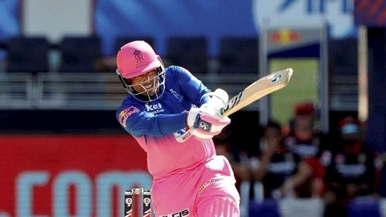 Robin Uthappa plays a pull. (IPL)