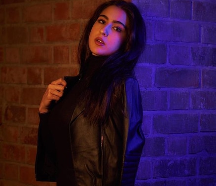 Sara Ali Khan layers her turtleneck with a leather jacket (Photo: Instagram/SaraAliKhan95) Sara Ali Khan layers her turtleneck with a leather jacket (Photo: Instagram/SaraAliKhan95)