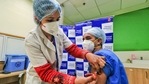 Jaipur: A medic administers the first dose of Covishield vaccine to a frontline worker.(PTI Photo) Jaipur: A medic administers the first dose of Covishield vaccine to a frontline worker.(PTI Photo)