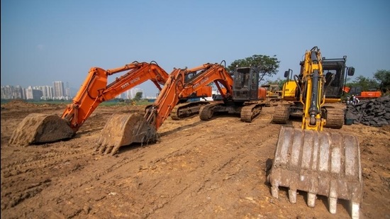 Metro Kanjurmarg car-shed site after Bombay high court ordered a stay on the ongoing work in Mumbai, in December 2020. (HT file) Metro Kanjurmarg car-shed site after Bombay high court ordered a stay on the ongoing work in Mumbai, in December 2020. (HT file)
