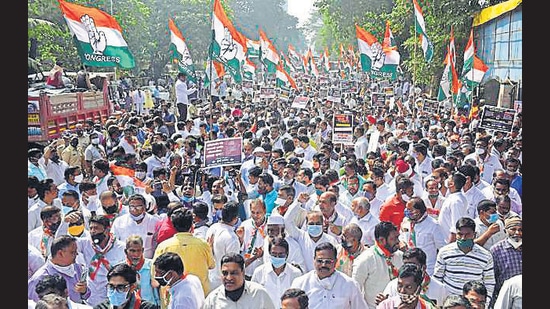 Congress workers take part in a march against Republic TV’s Arnab Goswami at Worli on Friday. (Anshuman Poyrekar/HT Photo) Congress workers take part in a march against Republic TV’s Arnab Goswami at Worli on Friday. (Anshuman Poyrekar/HT Photo)