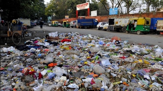 Striking garbage collectors to return to work in Chandigarh Striking garbage collectors to return to work in Chandigarh