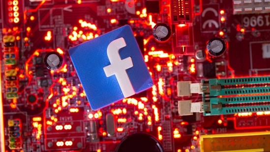 Facebook blocked Trump's access to his Facebook and Instagram accounts over concerns of further violent unrest following the Jan. 6 storming of the US Capitol by the former president's supporters.(Reuters) Facebook blocked Trump's access to his Facebook and Instagram accounts over concerns of further violent unrest following the Jan. 6 storming of the US Capitol by the former president's supporters.(Reuters)