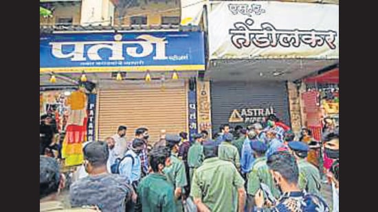 Shops being sealed after the order at Lalbaug. (Pratik Chorge/HT) Shops being sealed after the order at Lalbaug. (Pratik Chorge/HT)