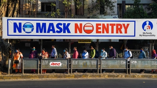 Commuters at a bus stop in Mumbai on January 21, 2021. Experts said they were worried over citizens not following Covid-19 appropriate behaviour as the impact of vaccination, which started on January 16, will start showing only after months, HT reported.(Punit Paranjope / AFP)