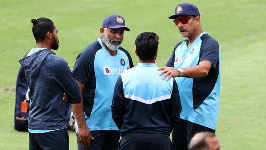 Indian coach Ravi Shastri, right, talks to players ahead of play on the final day of the fourth cricket test between India and Australia at the Gabba, Brisbane, Australia.(AP) Indian coach Ravi Shastri, right, talks to players ahead of play on the final day of the fourth cricket test between India and Australia at the Gabba, Brisbane, Australia.(AP)