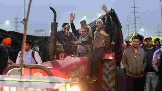 Police officers have maintained that no official permission has yet been given to the protesters for the rally since it could create a law and order problem on the Republic Day and trigger traffic chaos.(PTI file photo) Police officers have maintained that no official permission has yet been given to the protesters for the rally since it could create a law and order problem on the Republic Day and trigger traffic chaos.(PTI file photo)