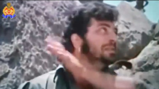 The image shows Gabbar, as played by Amjad Khan, exaggeratedly spitting.(Twitter/@Uppolice) The image shows Gabbar, as played by Amjad Khan, exaggeratedly spitting.(Twitter/@Uppolice)