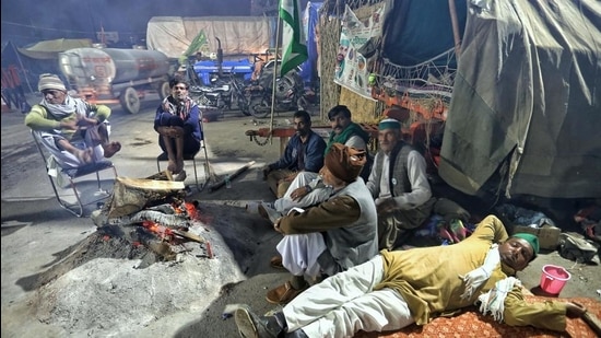 Farmers sit next to a bonfire during their protest against farm law, at the Ghazipur border in New Delhi on Thursday. (ANI) Farmers sit next to a bonfire during their protest against farm law, at the Ghazipur border in New Delhi on Thursday. (ANI)