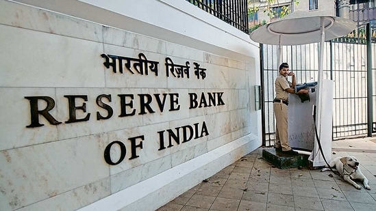 In a letter to RBI governor Shaktikanta Das, Thackeray claimed that several banks were not following the Centre's guidelines of observing leniency.(HT file photo)