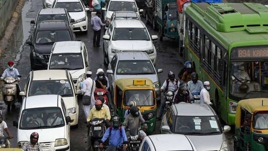 Other roads will be open for regular traffic although there will be restrictions on buses, auto-rickshaws and taxis in certain parts on New Delhi area on Saturday morning until afternoon.(Biplov Bhuyan/HT PHOTO) Other roads will be open for regular traffic although there will be restrictions on buses, auto-rickshaws and taxis in certain parts on New Delhi area on Saturday morning until afternoon.(Biplov Bhuyan/HT PHOTO)