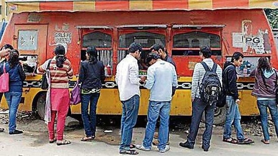 Speaking on the condition of anonymity, a senior SDMC official said applicants will have to produce a no-objection-certificate (NOC) from the traffic department at the time of application to ensure that the cart or food truck will not hinder traffic movement in the area.(Representative image) Speaking on the condition of anonymity, a senior SDMC official said applicants will have to produce a no-objection-certificate (NOC) from the traffic department at the time of application to ensure that the cart or food truck will not hinder traffic movement in the area.(Representative image)