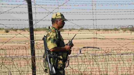 BSF said the Pakistani rangers confirmed that the youth had been detained after crossing over. (Siddharaj Solanki/ Hindustan Times File Photo) BSF said the Pakistani rangers confirmed that the youth had been detained after crossing over. (Siddharaj Solanki/ Hindustan Times File Photo)