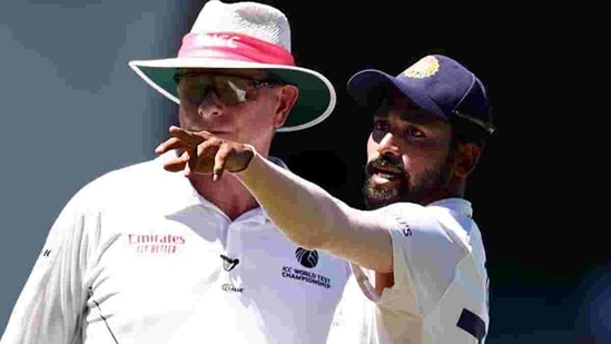 Mohammed Siraj of India stops play to make a formal complaint to Umpire Paul Reiffel about some spectators.(Getty) Mohammed Siraj of India stops play to make a formal complaint to Umpire Paul Reiffel about some spectators.(Getty)