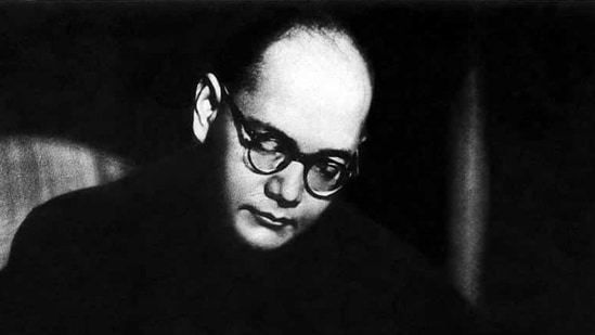 Bose started a newspaper, rose steadily through the Congress, organised ground movements with his rousing addresses, and eventually became mayor in 1930. Bose started a newspaper, rose steadily through the Congress, organised ground movements with his rousing addresses, and eventually became mayor in 1930.