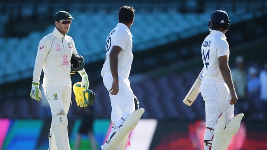 Australia's captain Tim Paine speaks to India's Ravichandran Ashwin and Hanuma Vihari after a draw on day 5 of the third cricket test match between Australia and India at the Sydney Cricket Ground, Sydney, Australia (REUTERS)