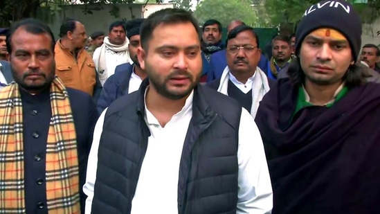 RJD leader Tejashwi Yadav met father Lalu Prasad at Ranchi hospital with brother Tej Pratap and mother Rabri Devi.(PTI Photo/Representative)