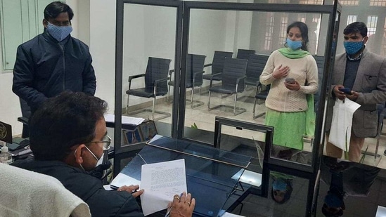 Petitioner Karishma Kumari met DM Aligarh CB Singh.(HT Photo) Petitioner Karishma Kumari met DM Aligarh CB Singh.(HT Photo)