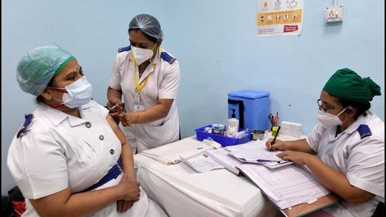 A Covid-19 vaccine shot being administered at Rajawadi Hospital in Mumbai, on Saturday. (Satish Bate/HT Photo)