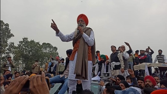 Haryana Bhartiya Kisan Union president Gurnam Singh Charuni addressing supporters. (HT file photo) Haryana Bhartiya Kisan Union president Gurnam Singh Charuni addressing supporters. (HT file photo)