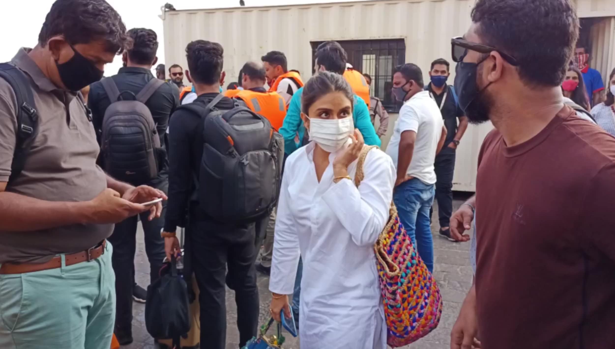Zoa Morani leaving for Alibaug. Zoa Morani leaving for Alibaug.