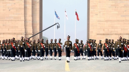 The police said no traffic will be allowed on Vijay Chowk from 6.00 pm on January 25 till the parade is over, wheras Rajpath is already out of bounds.(ANI)