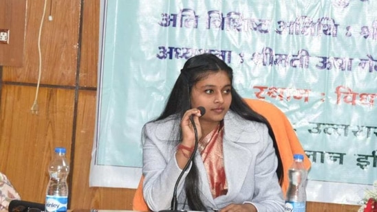 Shrishti Goswami who assumed the charge of CM Uttarakhand for one day on Sunday, interacting with officers in Dehradun.(HT photo) Shrishti Goswami who assumed the charge of CM Uttarakhand for one day on Sunday, interacting with officers in Dehradun.(HT photo)