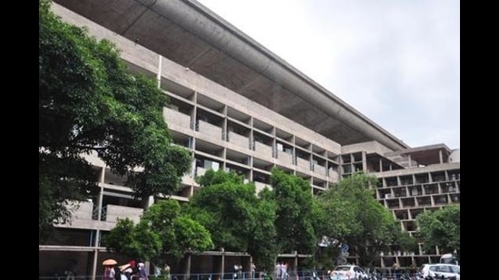 Residents of 12 villages, including Bhankharpur, Issapur, Pragpur, Bakerpur, Ibrahampur, Dhanounani and Bhora had moved the Punjab and Haryana High court (pictured here) alleging that chemically polluted water was being discharged in the Dera Bassi drain. (HT Photo) Residents of 12 villages, including Bhankharpur, Issapur, Pragpur, Bakerpur, Ibrahampur, Dhanounani and Bhora had moved the Punjab and Haryana High court (pictured here) alleging that chemically polluted water was being discharged in the Dera Bassi drain. (HT Photo)