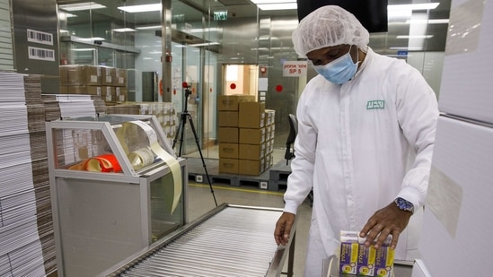 The Israeli shekel's world-beating gains this month are adding to evidence that vaccine roll-out is becoming the investment theme of the year.(Bloomberg) The Israeli shekel's world-beating gains this month are adding to evidence that vaccine roll-out is becoming the investment theme of the year.(Bloomberg)