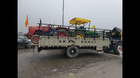 A tractor carrying multiple tractors as farmers head to Delhi from Ludhiana on Saturday. (HT PHOTO) A tractor carrying multiple tractors as farmers head to Delhi from Ludhiana on Saturday. (HT PHOTO)