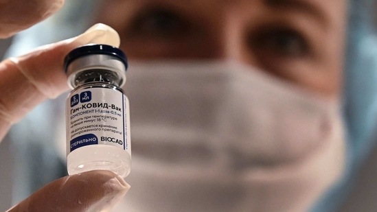 A medical worker holds a vial with Russia's Sputnik V vaccine against the coronavirus disease at a vaccination point at the GUM department store in Moscow, Russia. (AFP) A medical worker holds a vial with Russia's Sputnik V vaccine against the coronavirus disease at a vaccination point at the GUM department store in Moscow, Russia. (AFP)