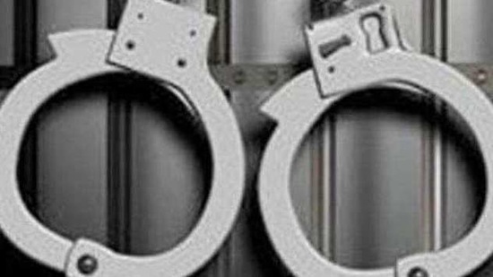 The officers said both the passengers had concealed the heroin filled pouches in a false cavity of their suitcase along the edges.(HT Archives, Representative image) The officers said both the passengers had concealed the heroin filled pouches in a false cavity of their suitcase along the edges.(HT Archives, Representative image)
