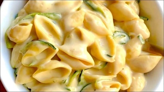 Recipe: Hush comfort food cravings with a bowl of caulifredo mac n’ cheese(Instagram/ sara.haven))