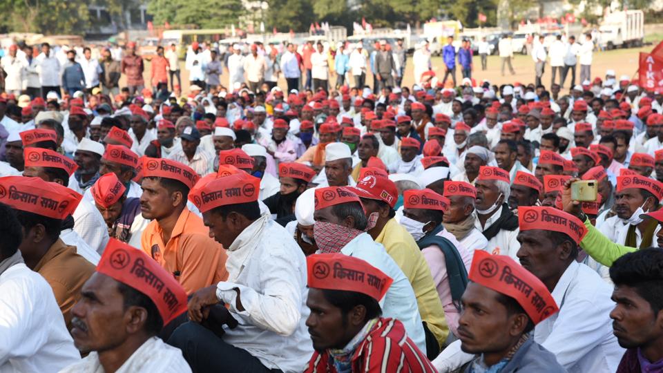 Farmers gather at a ground in Nashik before heading towards Mumbai. (Ravindra Rajput/HT) (HT_PRINT) Farmers gather at a ground in Nashik before heading towards Mumbai. (Ravindra Rajput/HT) (HT_PRINT)