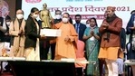 Uttar Pradesh chief minister Yogi Adityanath distributing the certificate during the inauguration of Uttar Pradesh Diwas in Lucknow on Sunday. (ANI Photo) Uttar Pradesh chief minister Yogi Adityanath distributing the certificate during the inauguration of Uttar Pradesh Diwas in Lucknow on Sunday. (ANI Photo)