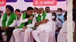 NCP chief Sharad Pawar and other leaders at the farmers' rally in Mumbai on Monday.(Bhushan Koyande/HT Photo) NCP chief Sharad Pawar and other leaders at the farmers' rally in Mumbai on Monday.(Bhushan Koyande/HT Photo)