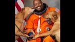 The image shows retired NASA astronaut Leland Melvin with rescue dogs Jake and Scout.(Twitter/@Astro_Flow) The image shows retired NASA astronaut Leland Melvin with rescue dogs Jake and Scout.(Twitter/@Astro_Flow)